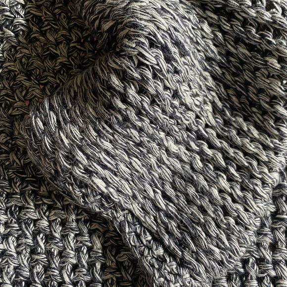 Indah Cowl neck - Picture 3 of 4